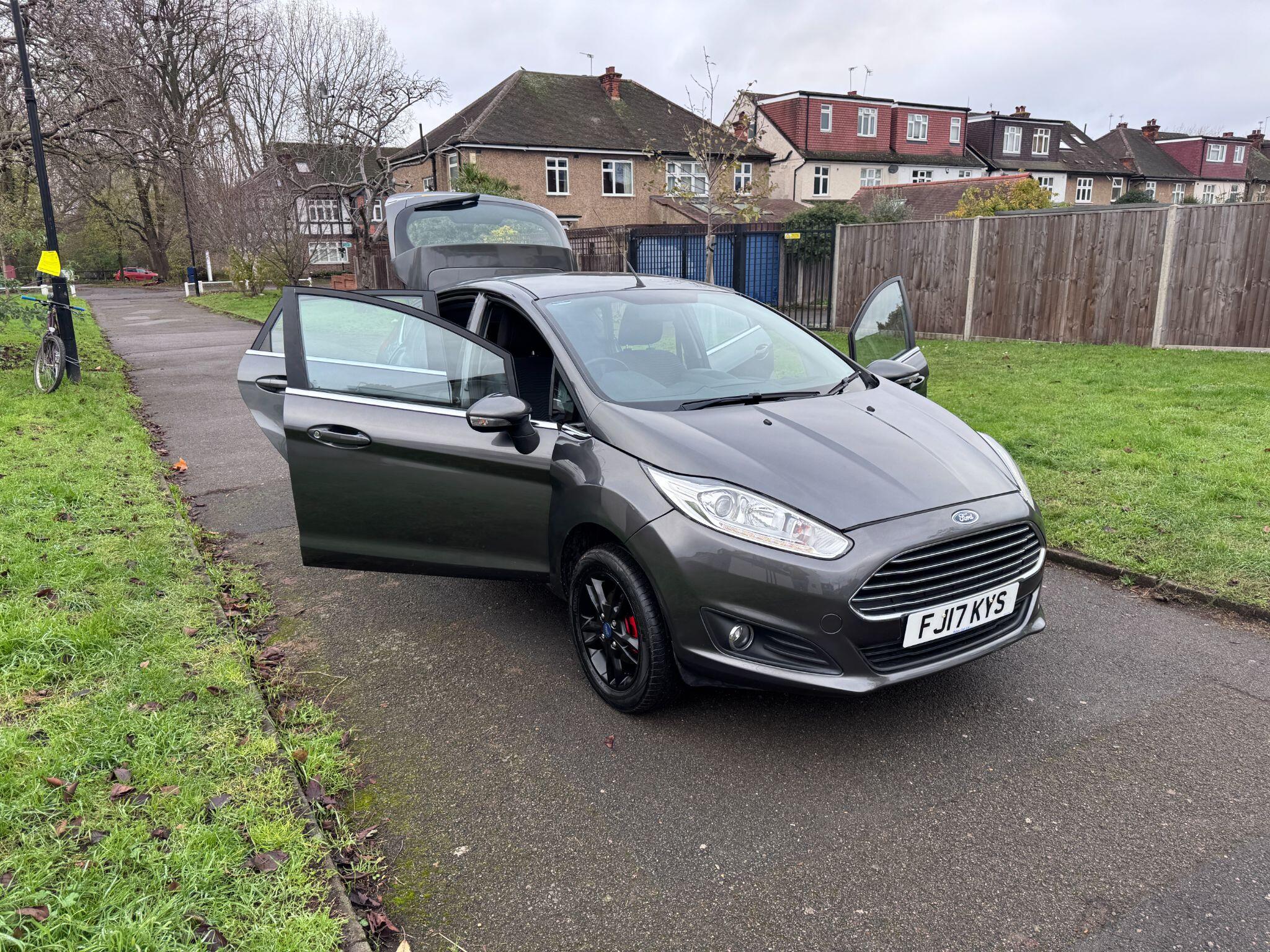 2017 Ford Fiesta image 28