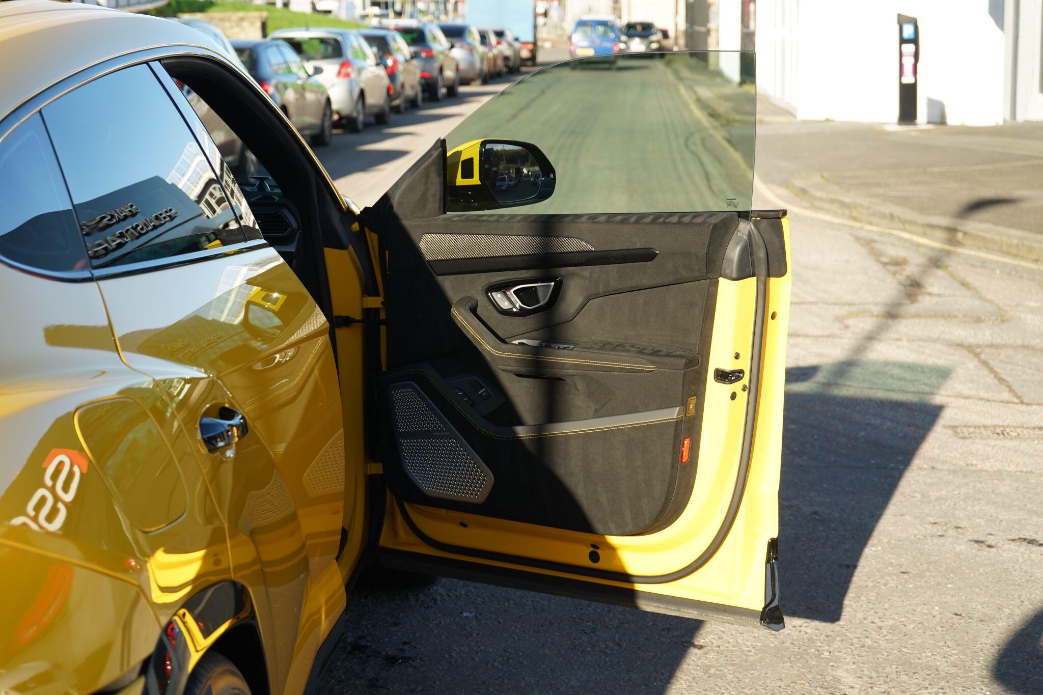 Lamborghini Urus view 18