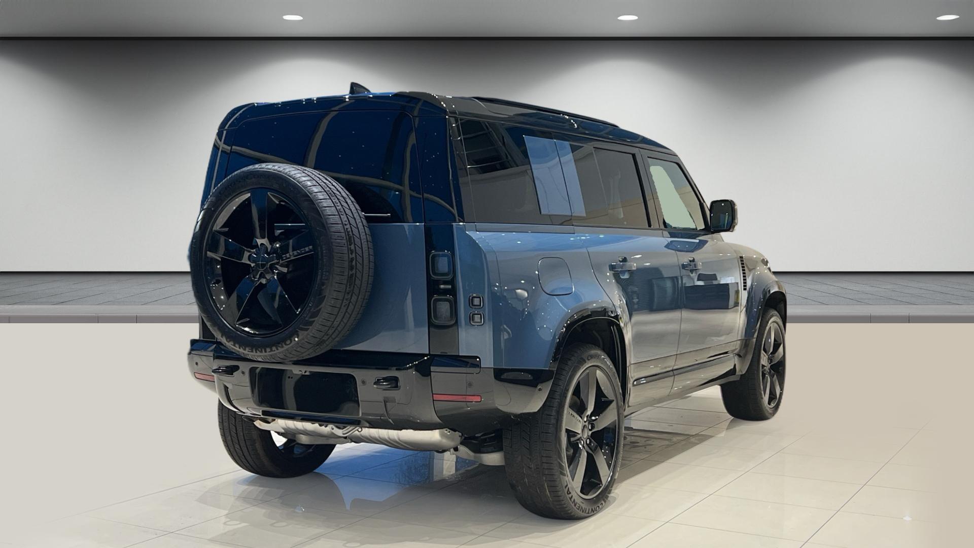 Land Rover Defender view 3