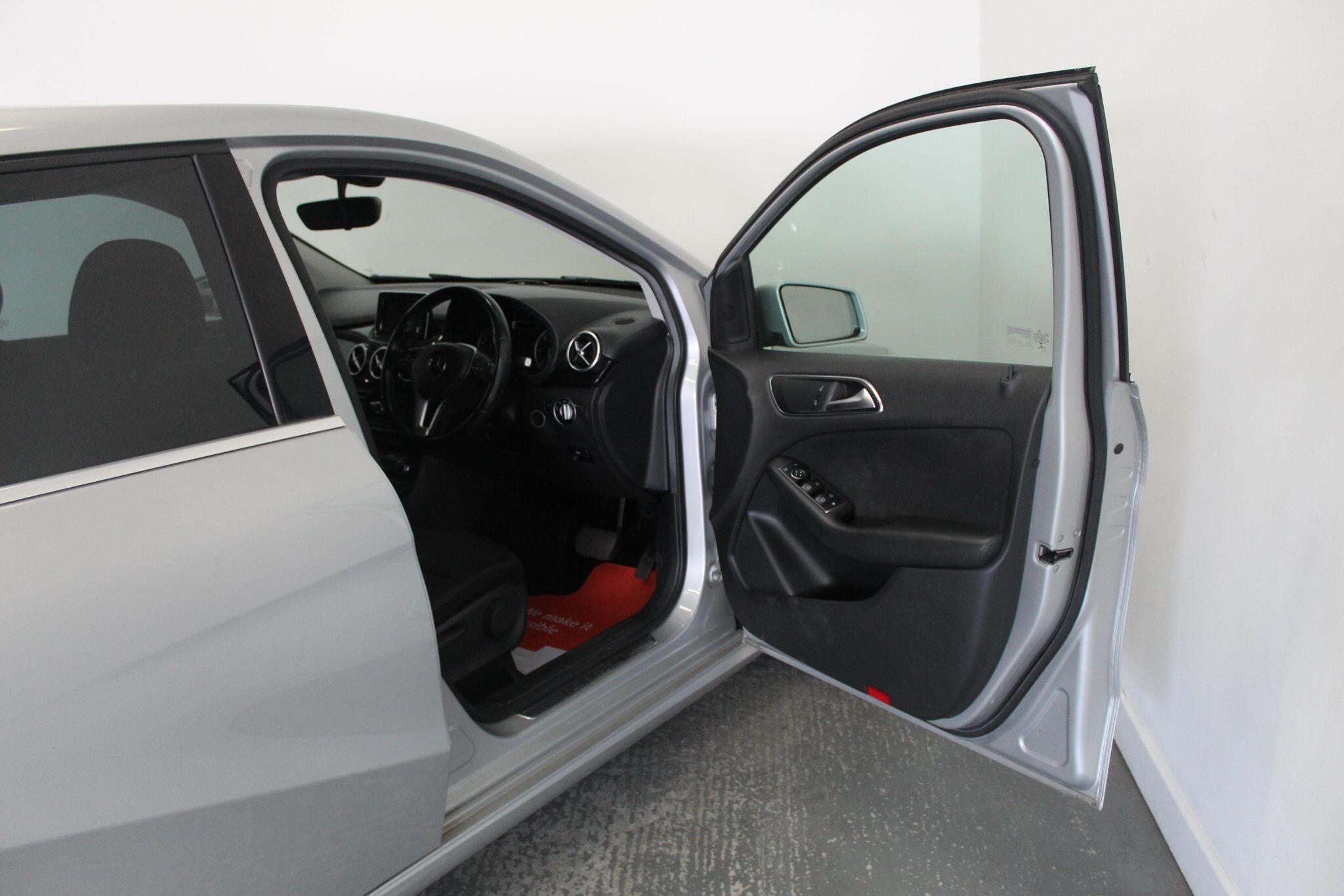 Mercedes-Benz B-Class view 23