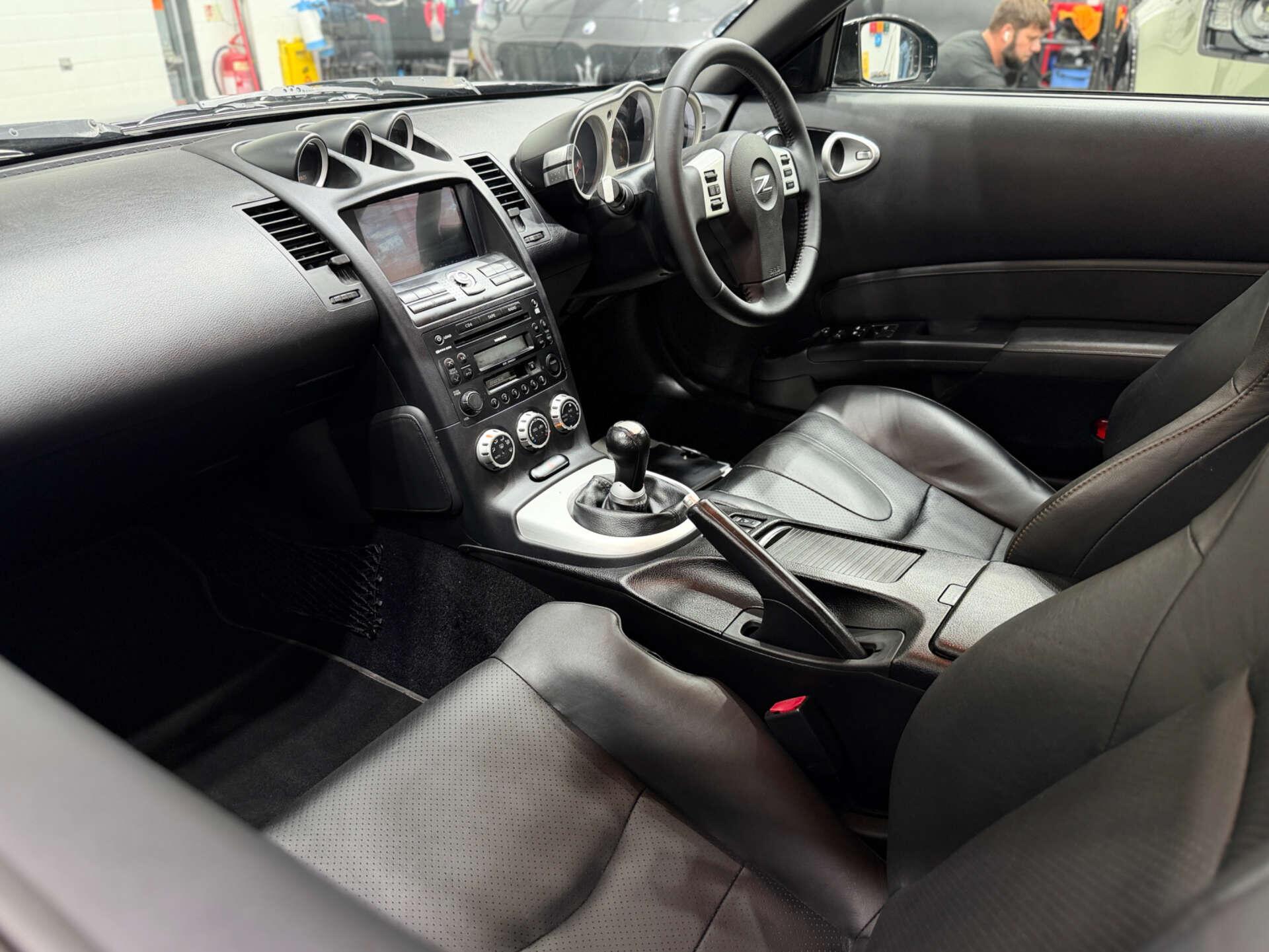 Nissan 350Z view 16