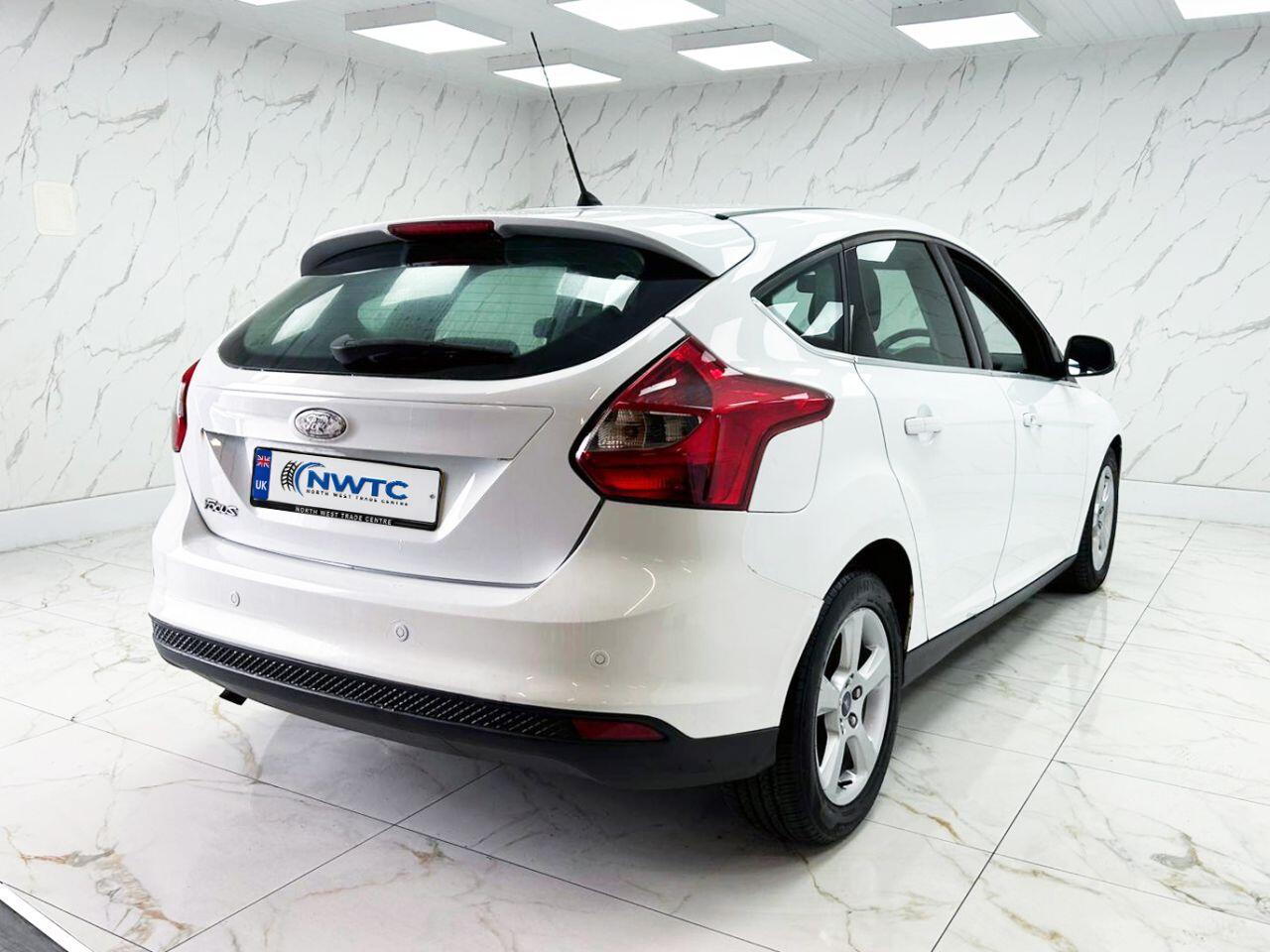 Ford Focus view 11