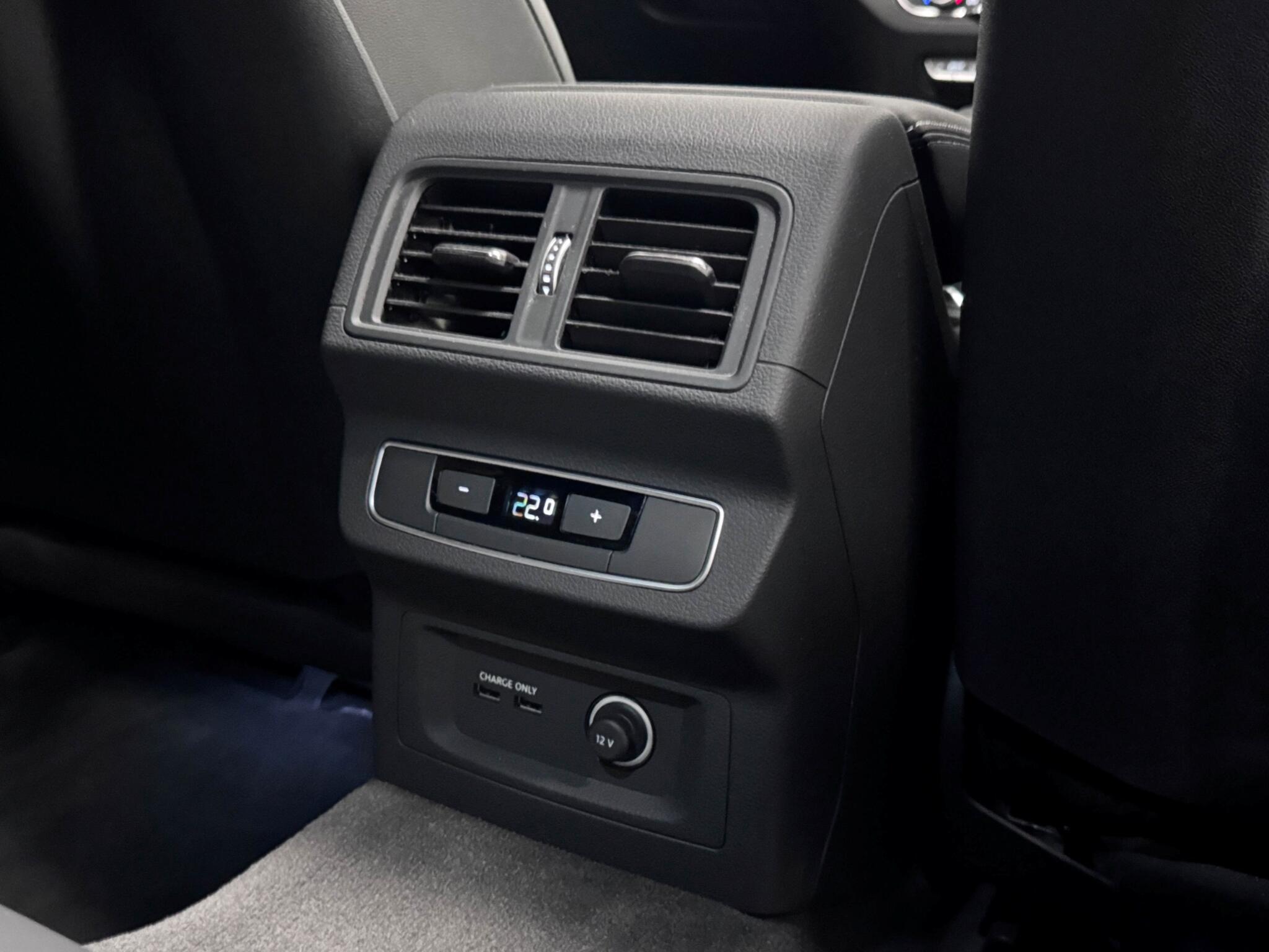 Audi Q5 view 12