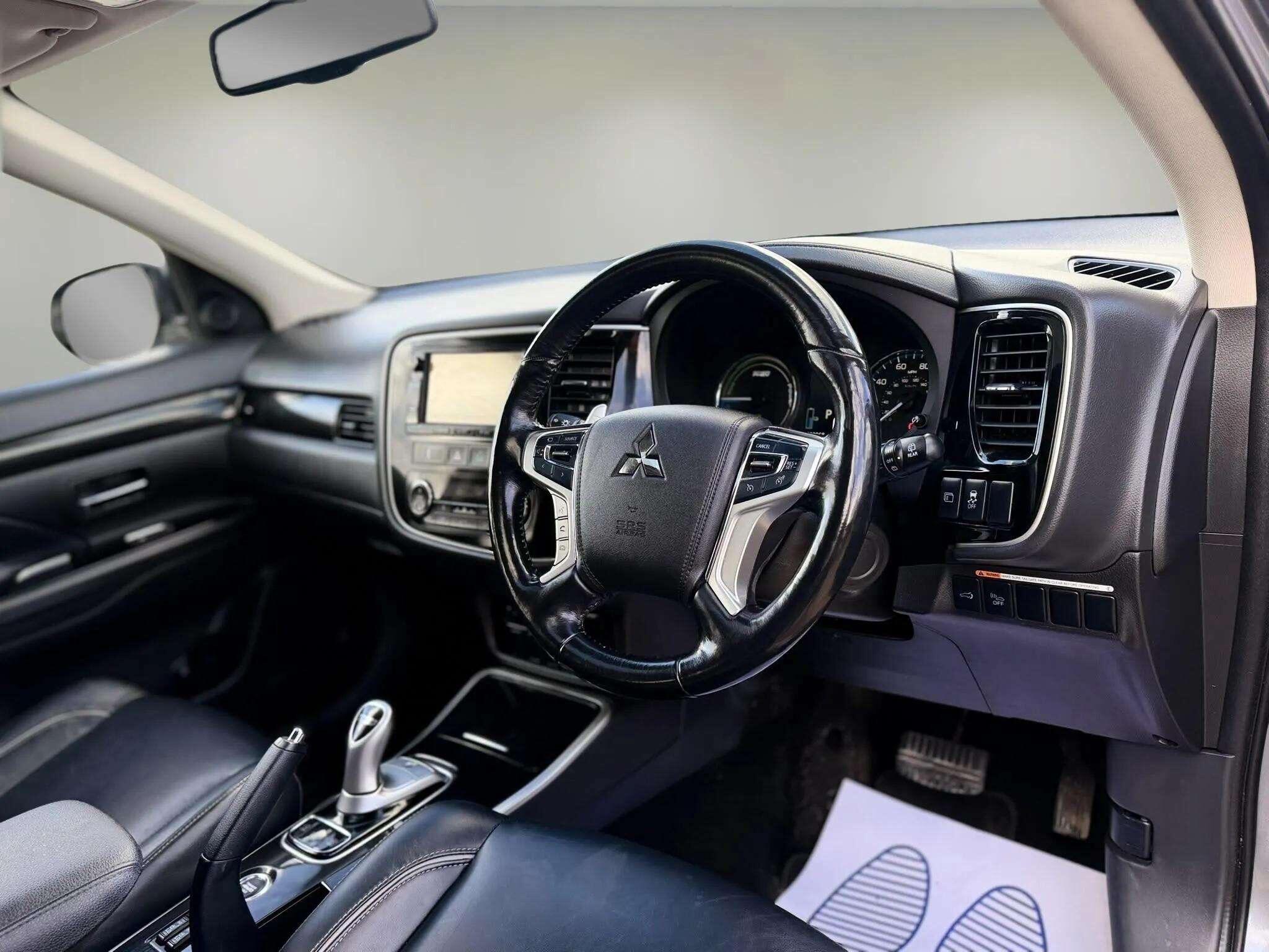 Mitsubishi Outlander view 2