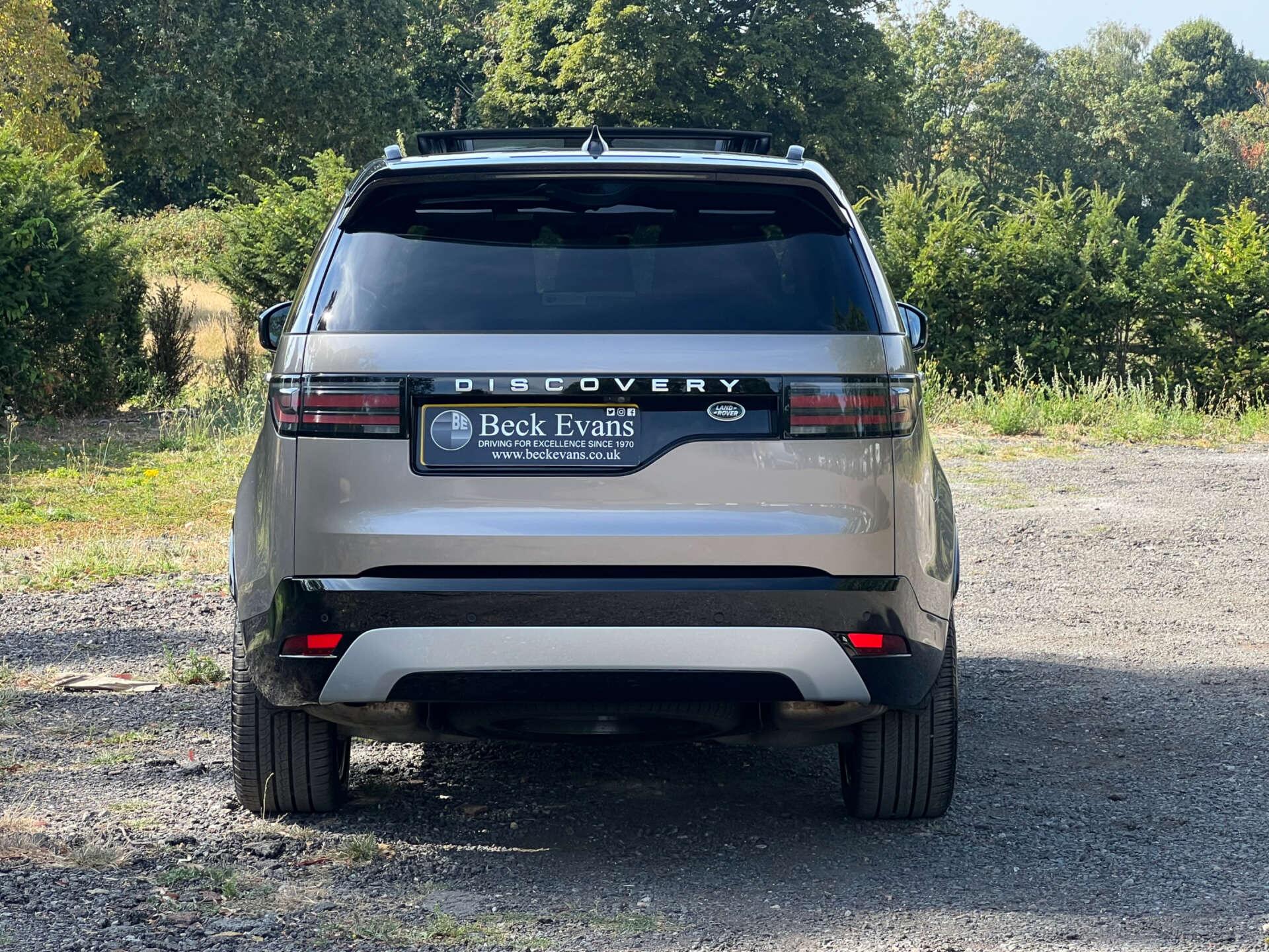 Land Rover Discovery view 8