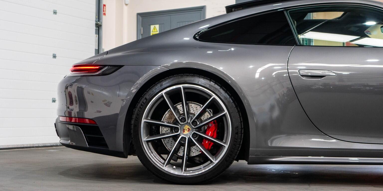 Porsche 911 view 10