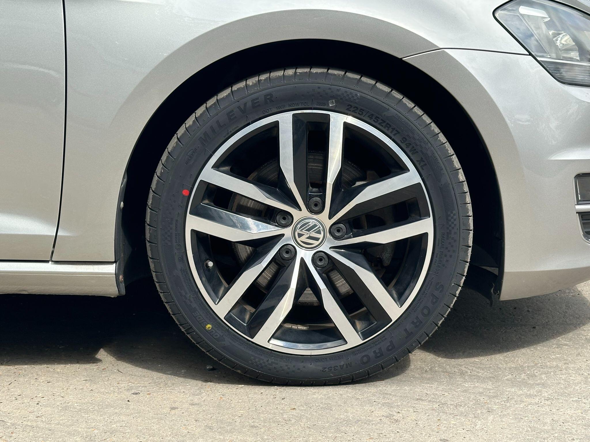 2014 Volkswagen Golf image 45
