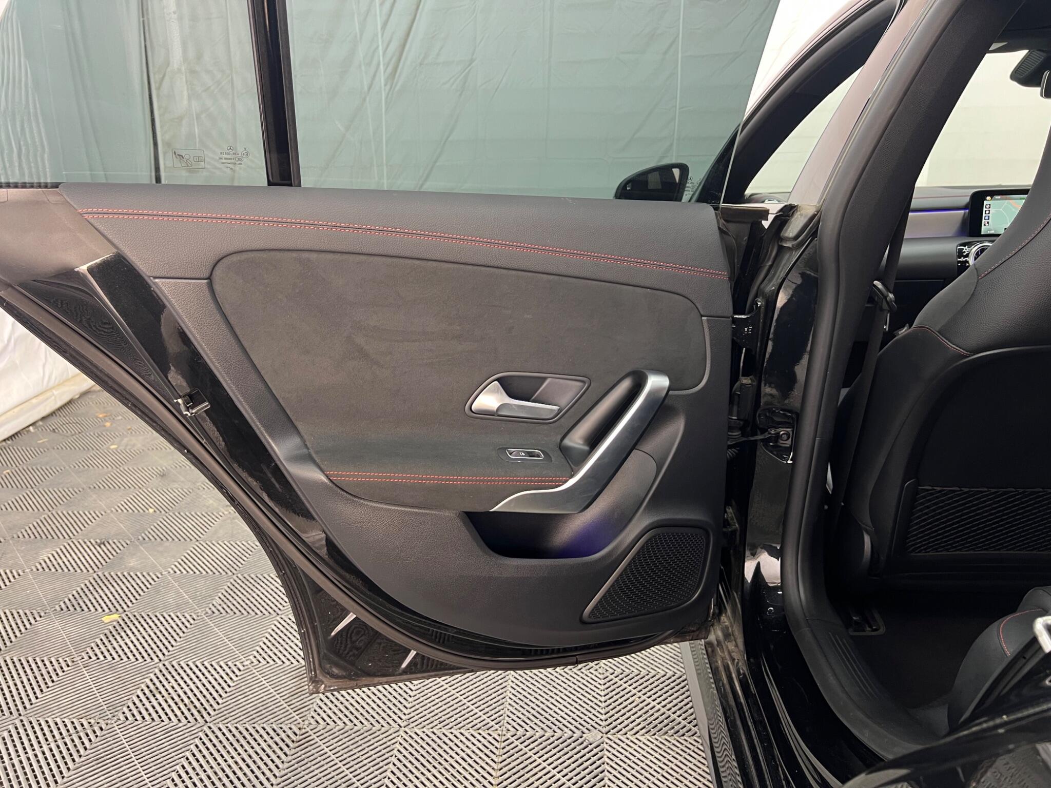 Mercedes-Benz Cla view 37