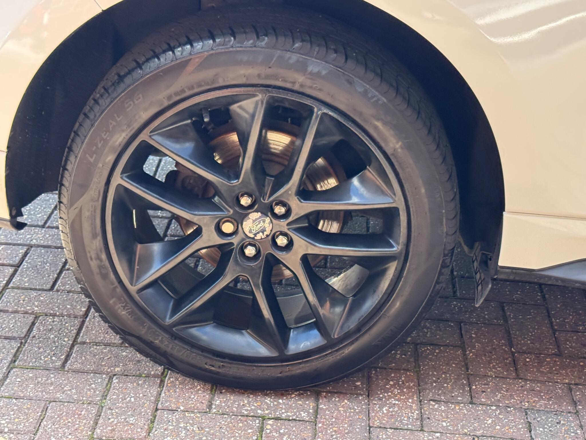 Ford Edge view 36