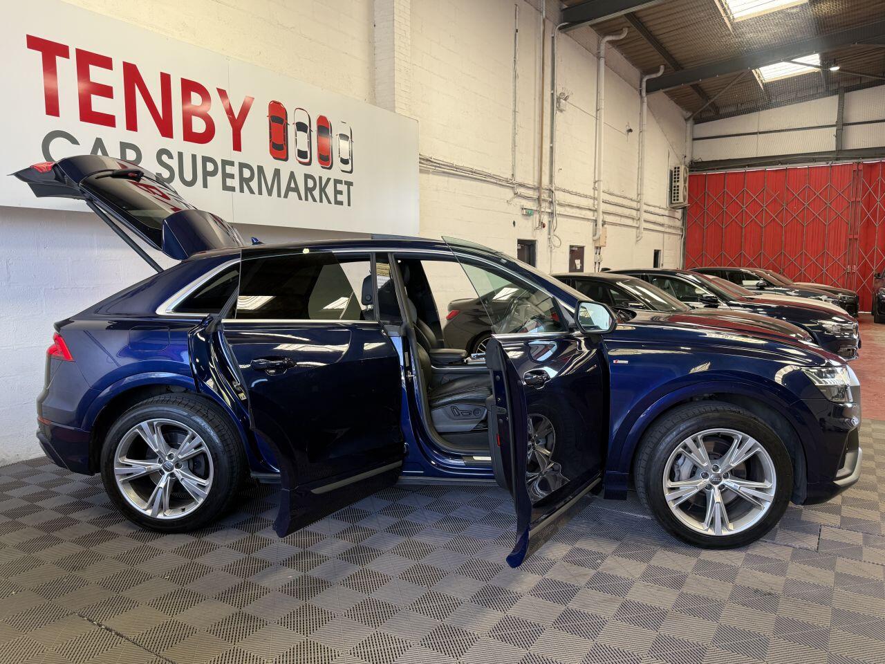 Audi Q8 view 14