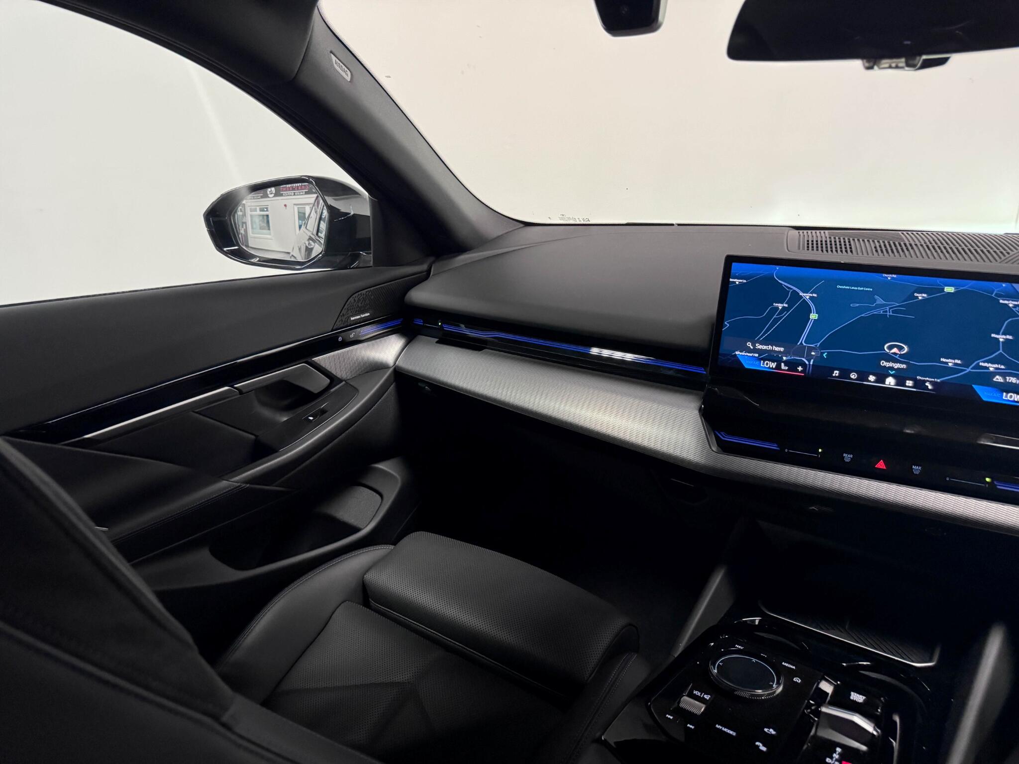 BMW 5 Series view 31