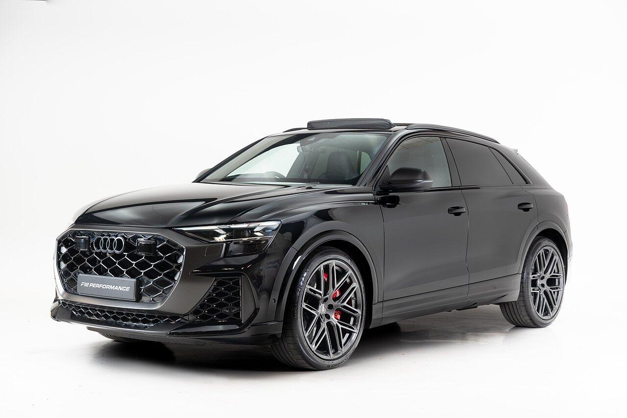 Audi RS Q8 view 11