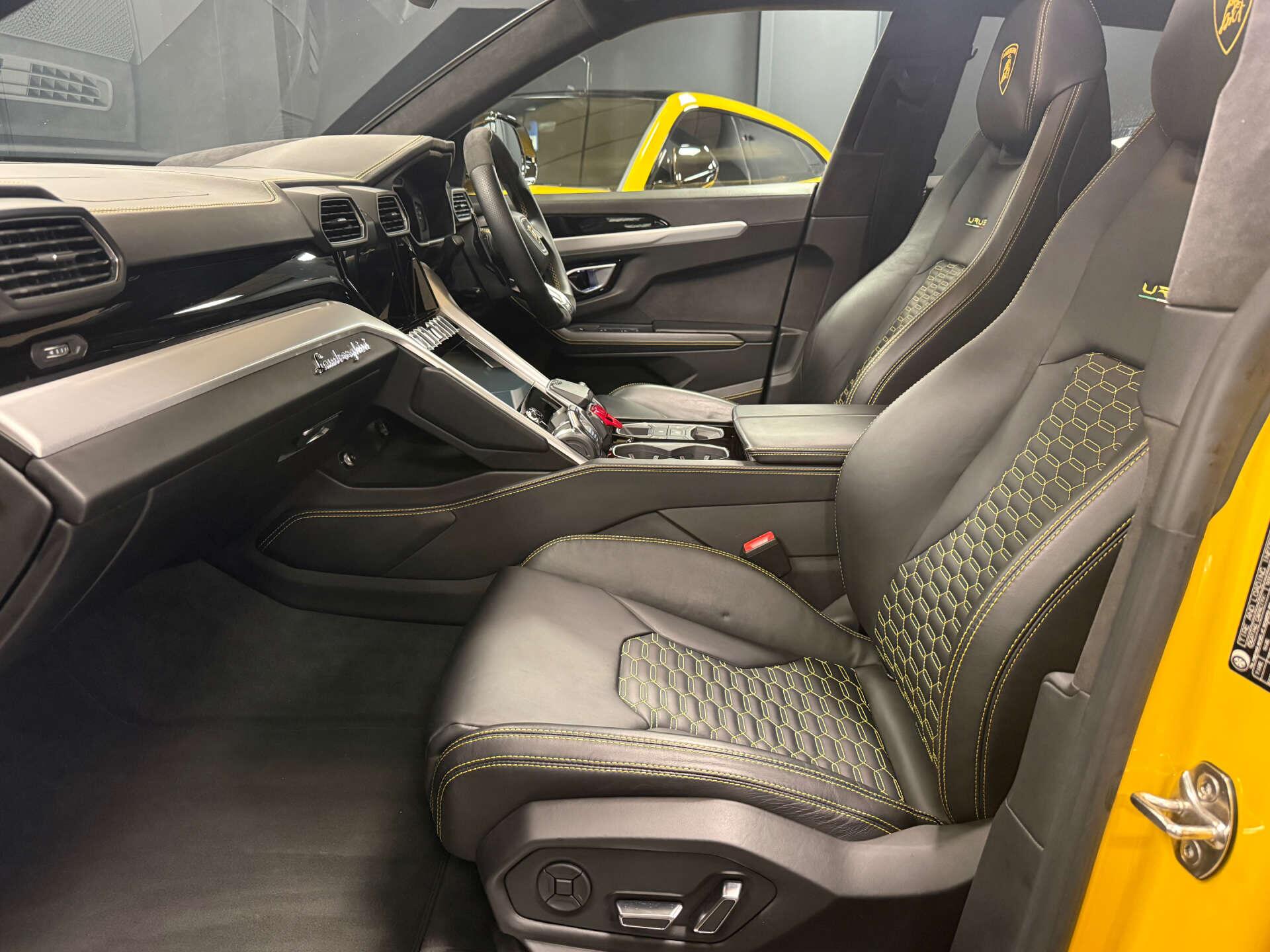 Lamborghini Urus view 18