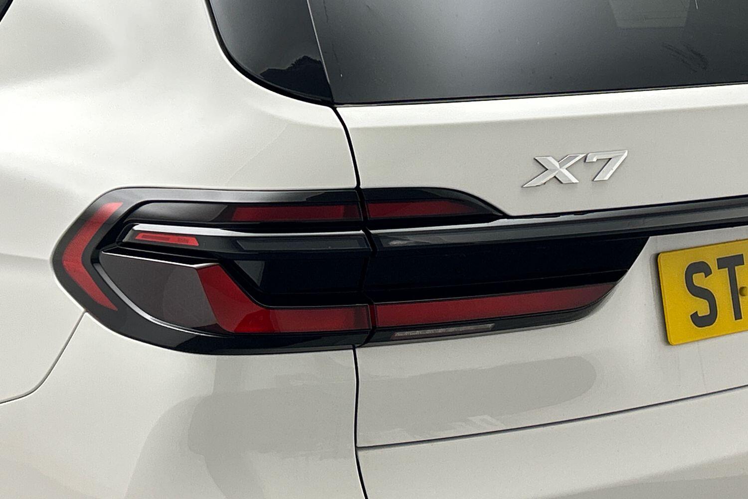 BMW X7 view 20