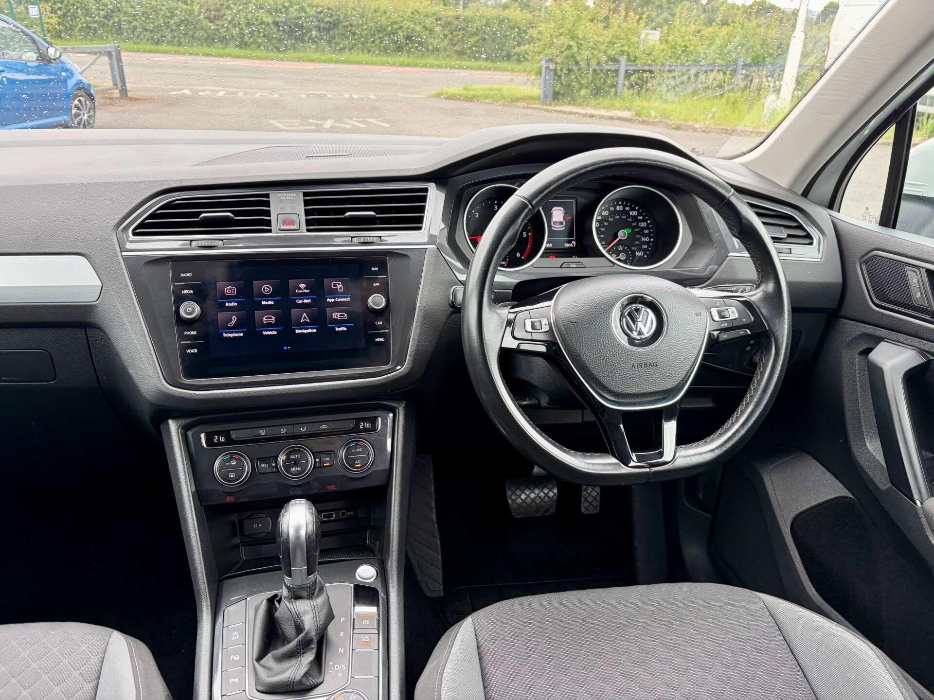 Volkswagen Tiguan view 2
