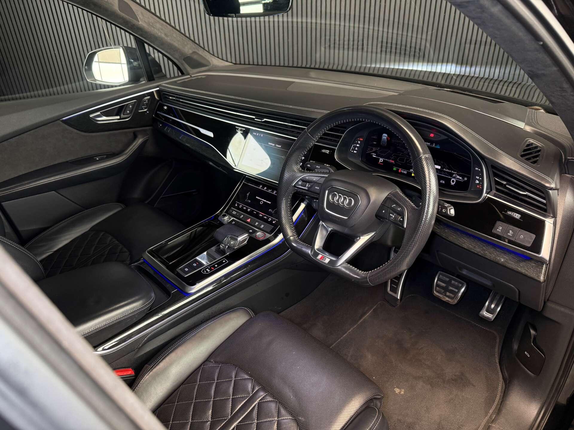 Audi SQ7 view 27