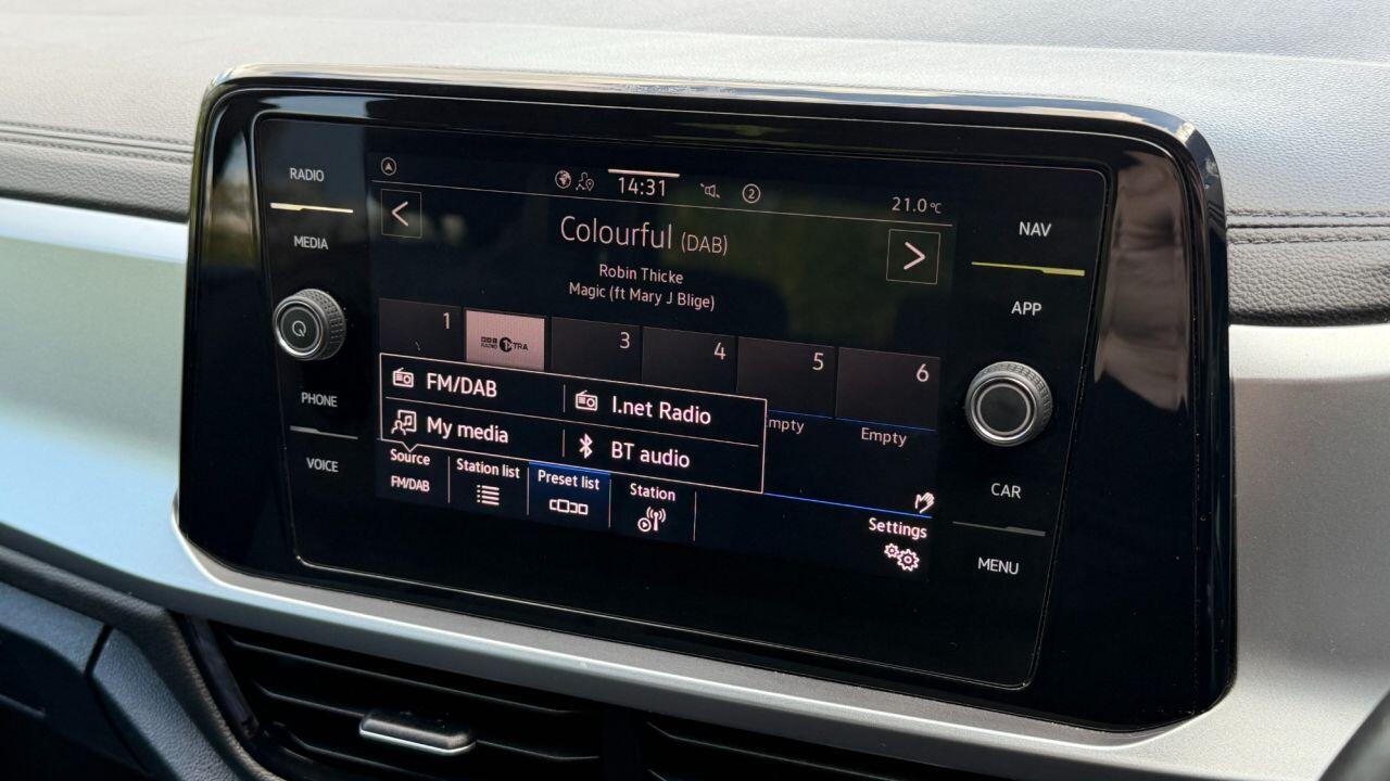 Volkswagen T-Roc view 24