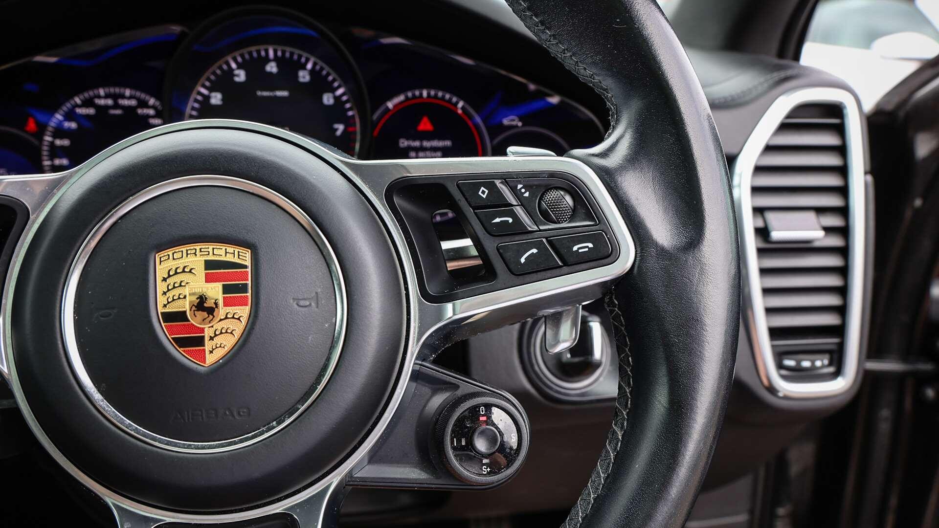 Porsche Cayenne view 16