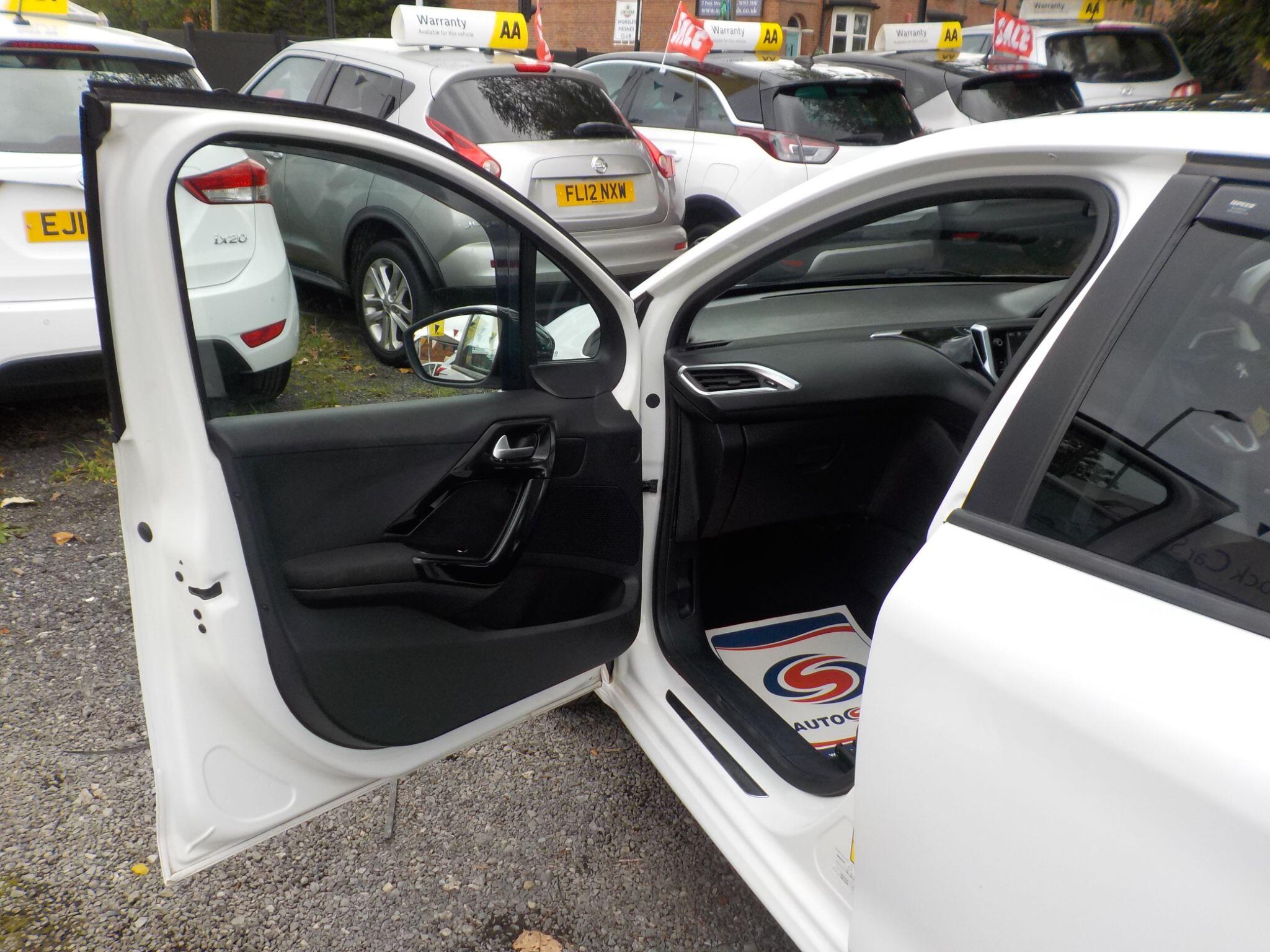 Peugeot 208 1.2 VTi PureTech Style Euro 6 5dr