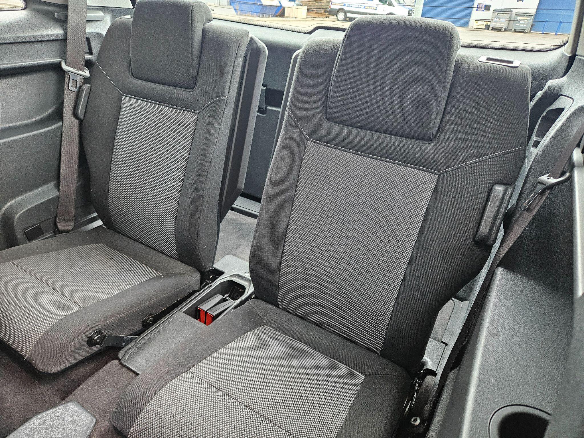 Vauxhall Zafira view 16