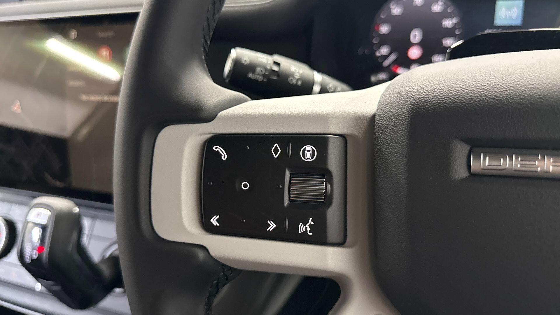 Land Rover Defender view 24