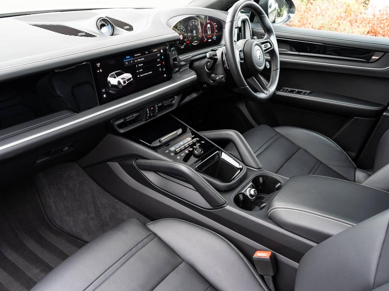 Porsche Cayenne view 57
