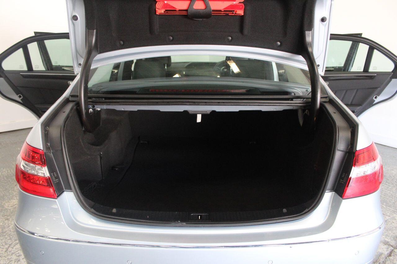 Mercedes-Benz E-Class view 24