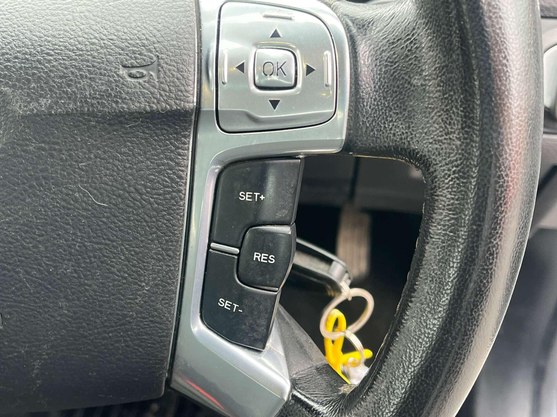 Ford Mondeo view 26