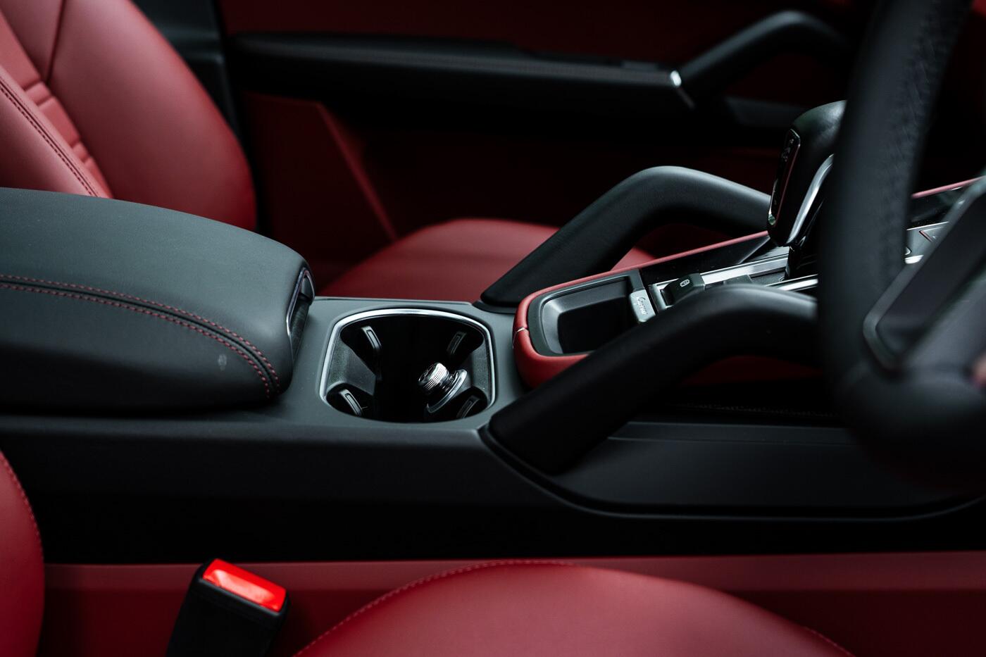 Porsche Cayenne view 35