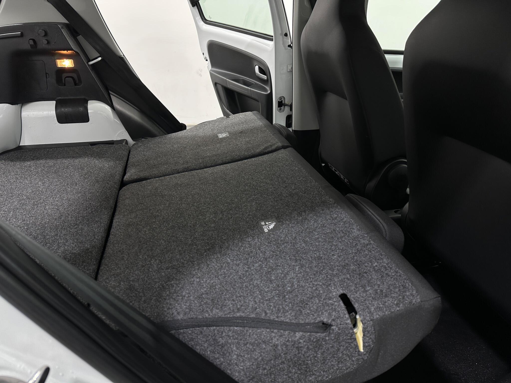 Volkswagen Up! view 42