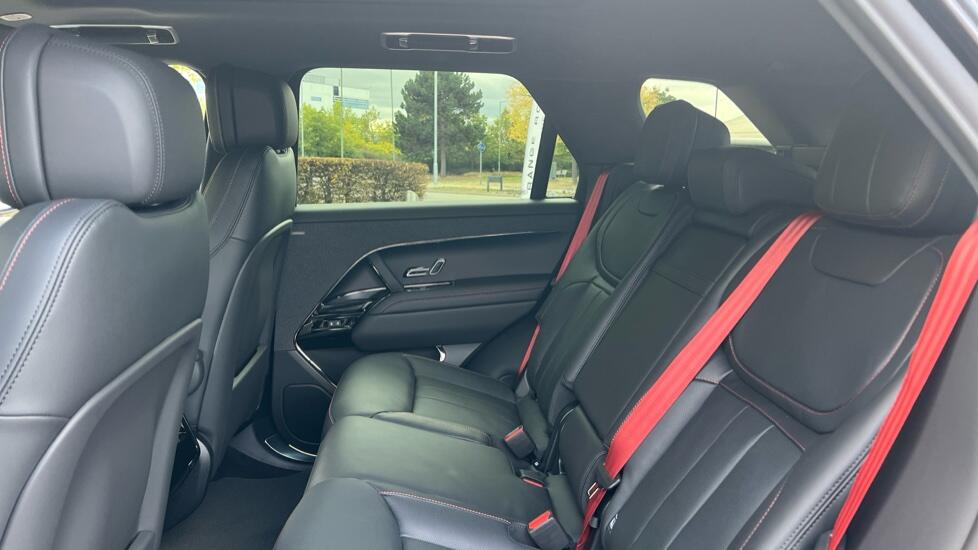 Land Rover Range Rover Sport view 4
