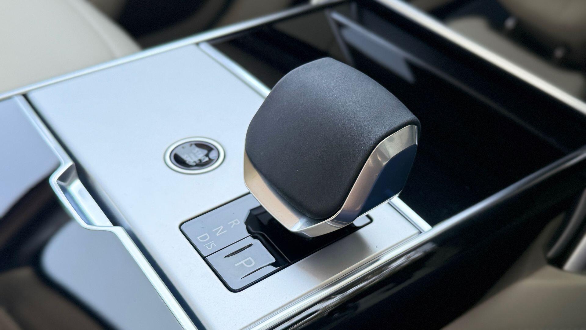Land Rover Range Rover view 19