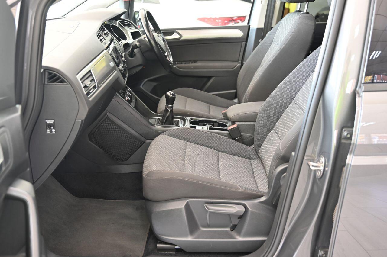 Volkswagen Touran view 15