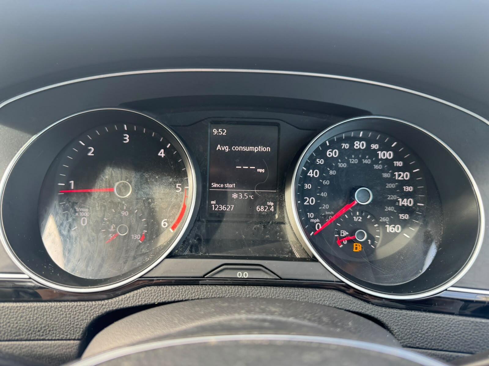Volkswagen Passat view 28