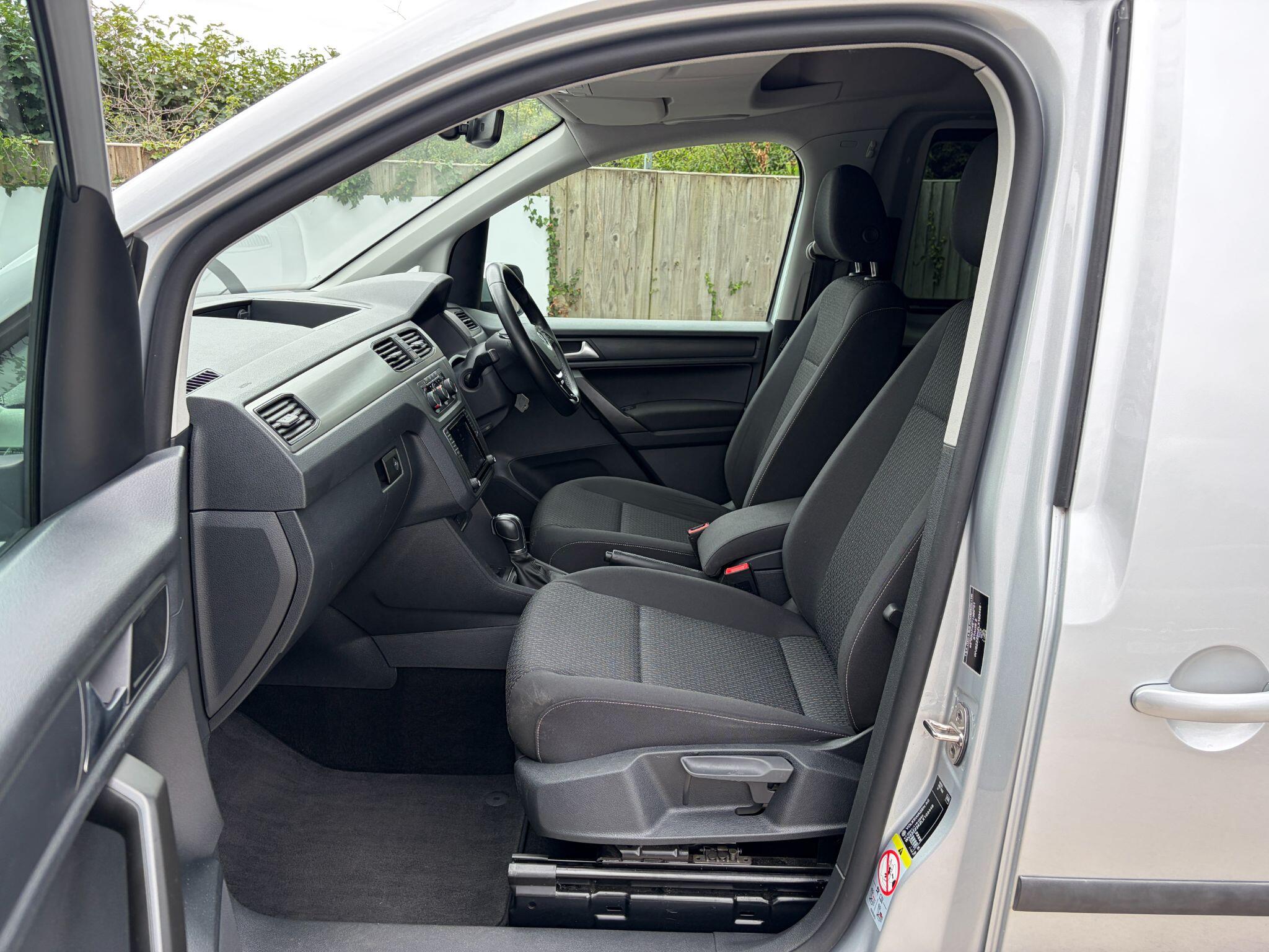 Volkswagen Caddy Maxi Life view 10