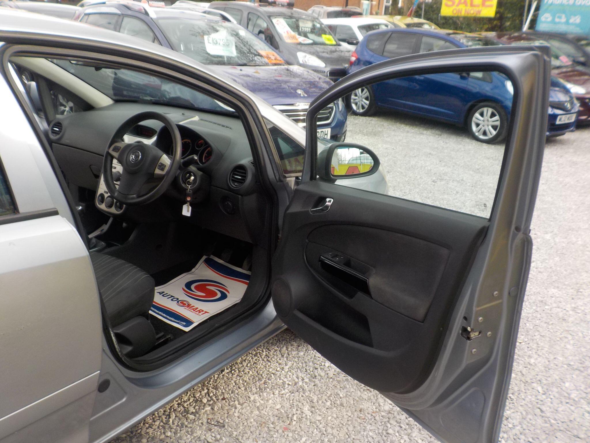 Vauxhall Corsa 1.4i 16v Club 5dr