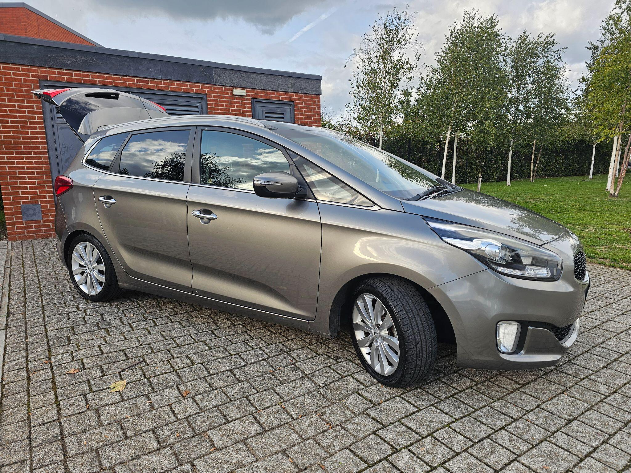 Kia Carens view 11