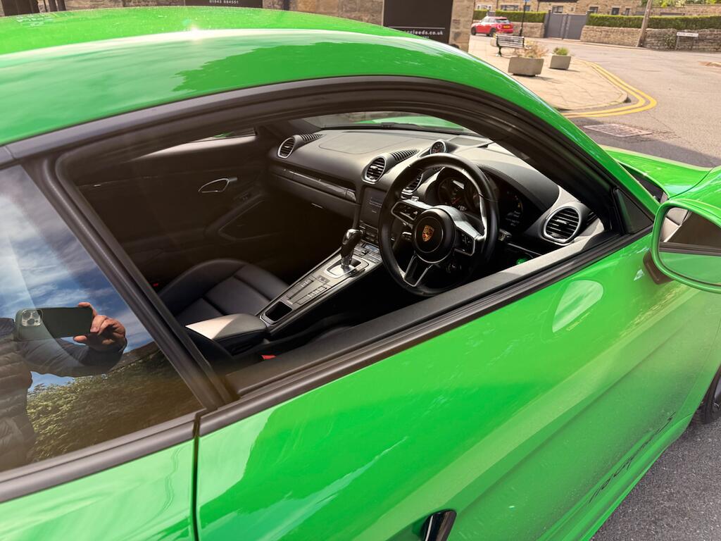 Porsche Cayman view 37