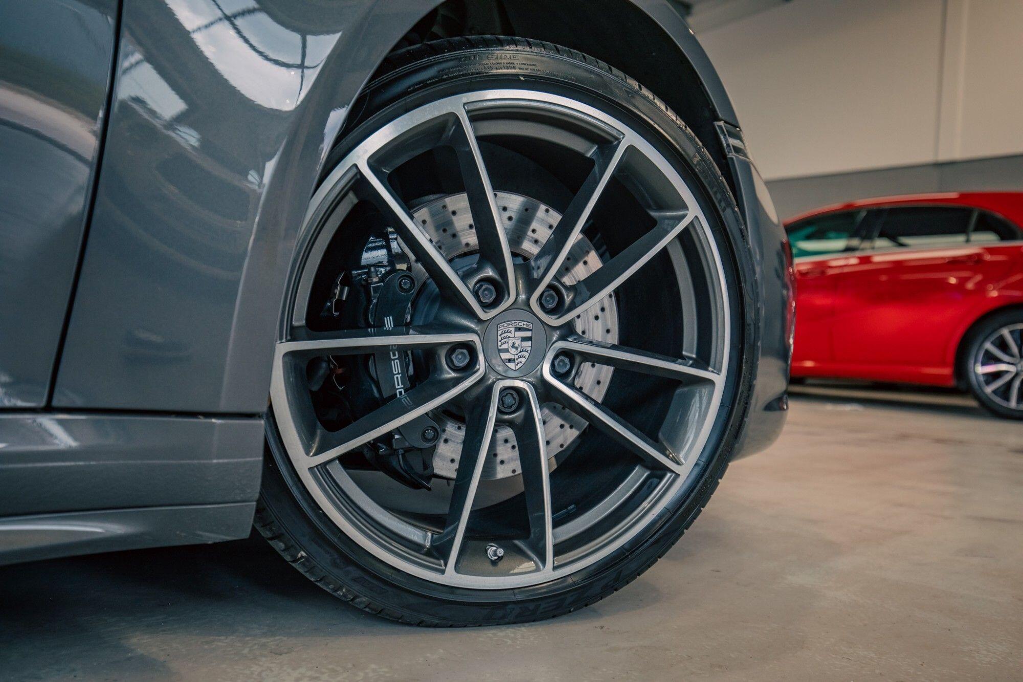 Porsche 911 view 45