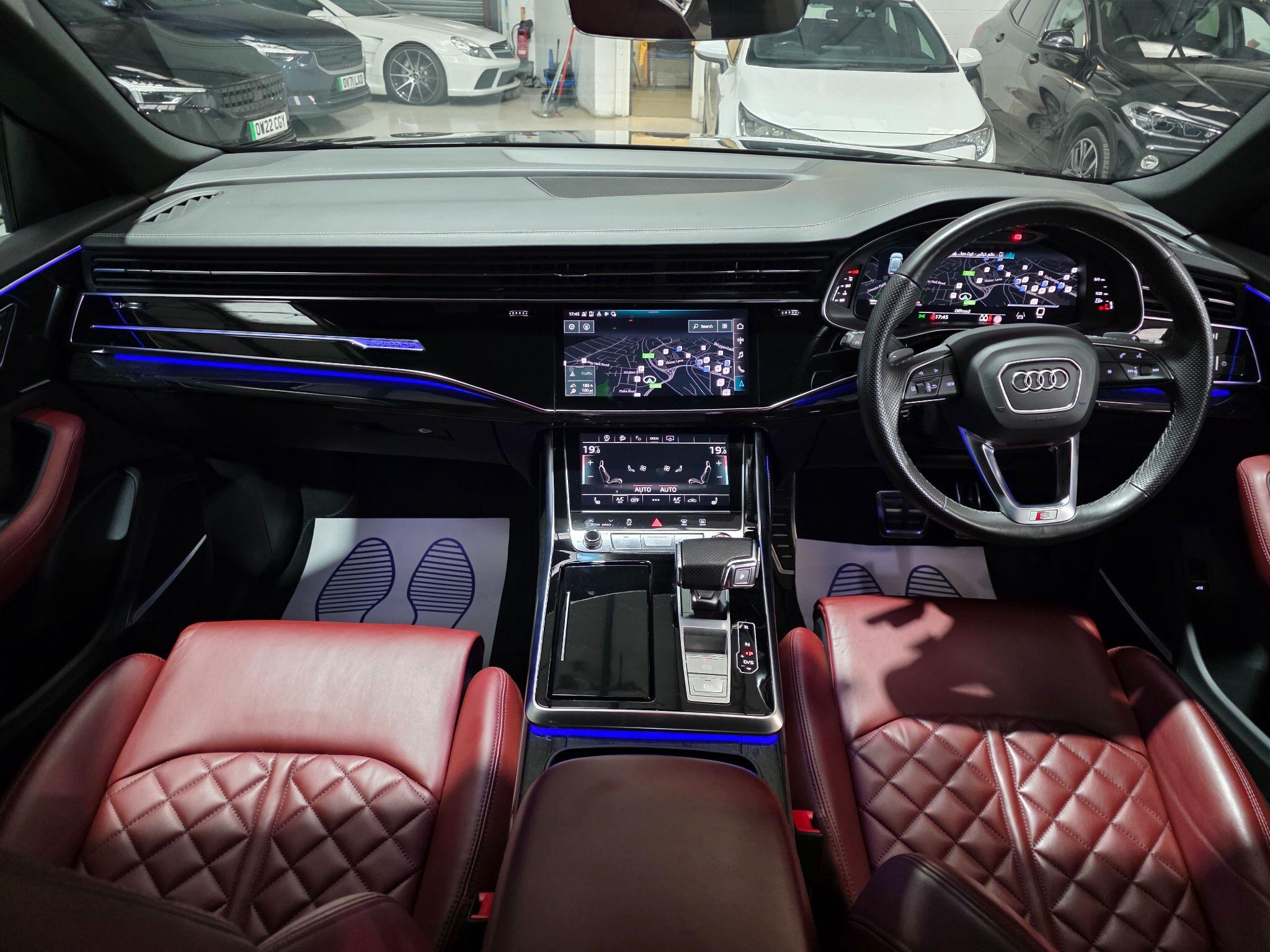 Audi SQ8 view 5