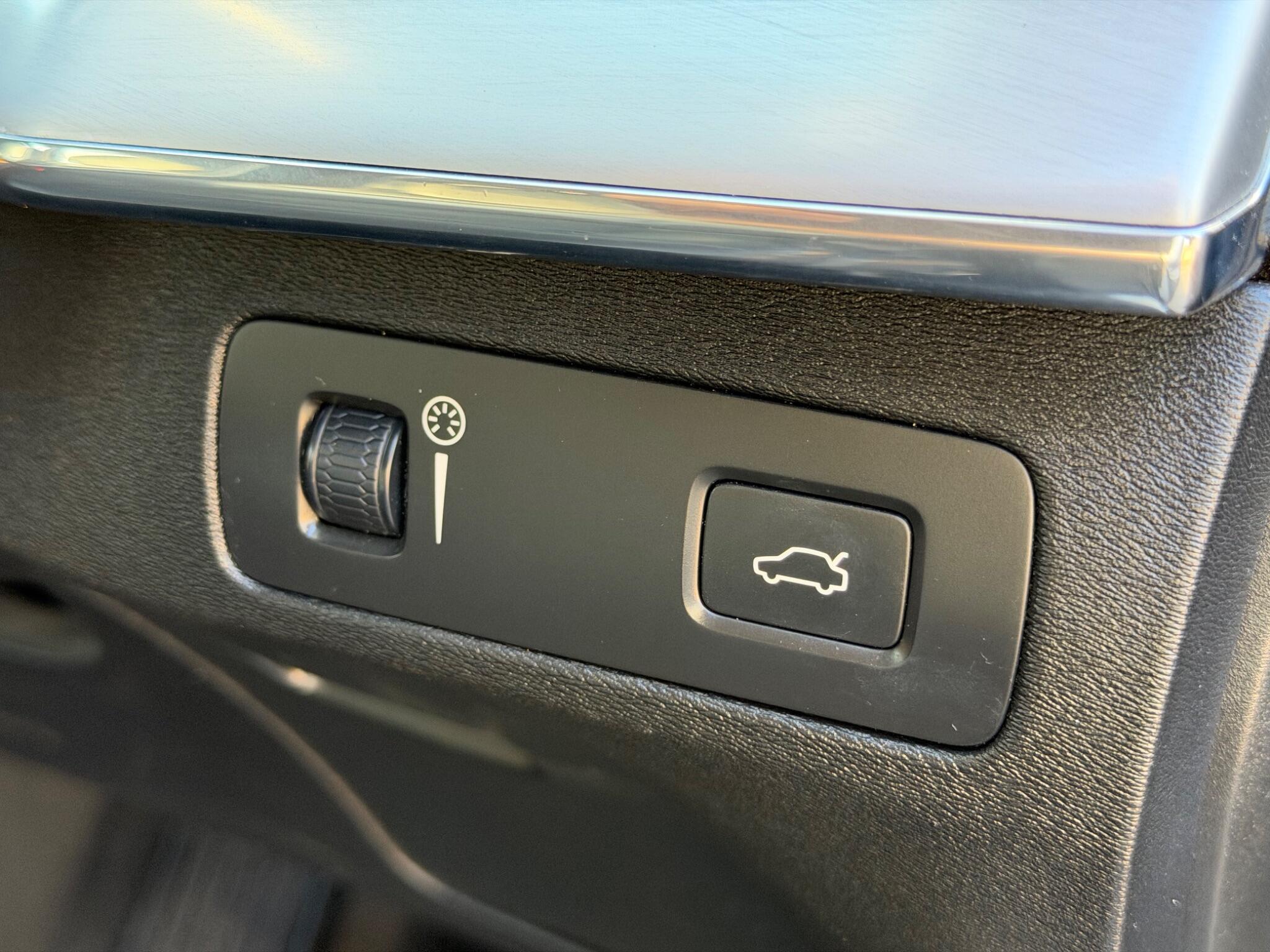 Volvo XC90 view 27