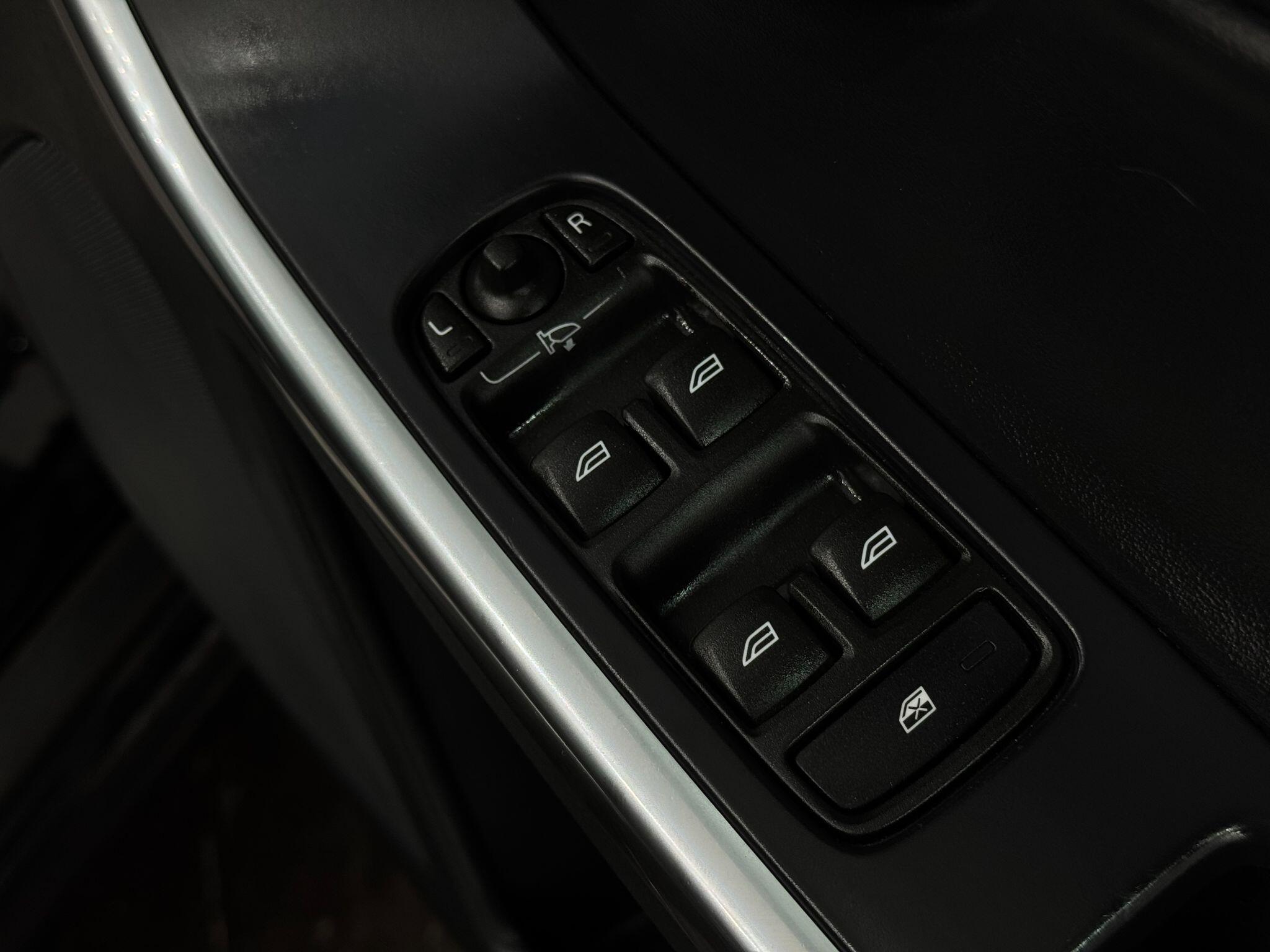 Volvo XC60 view 27