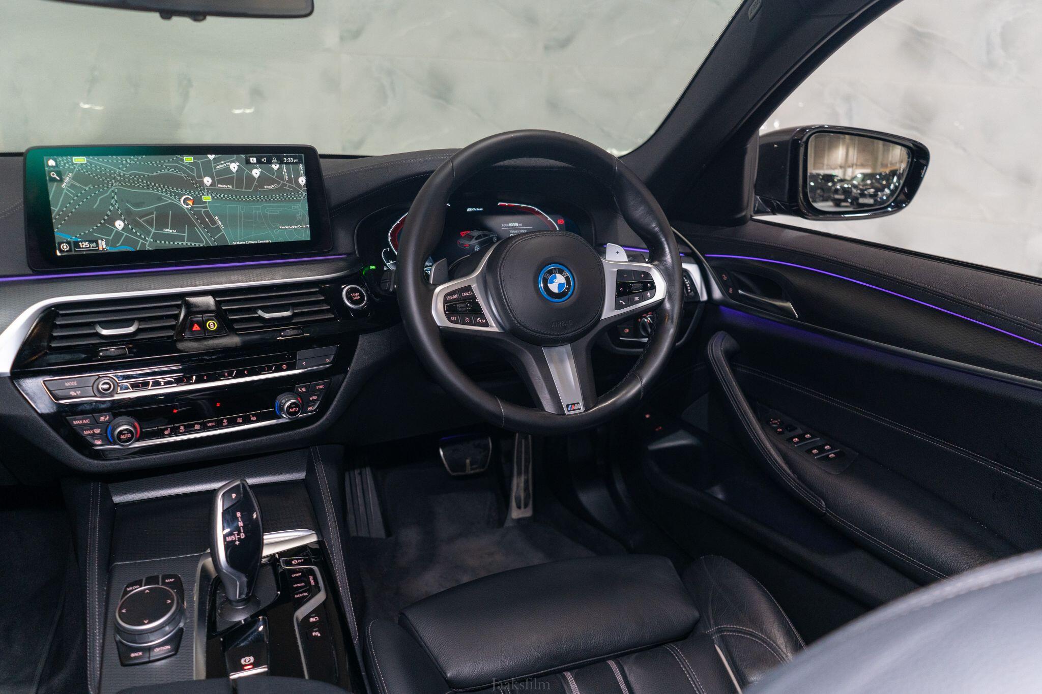 BMW 5 Series view 18