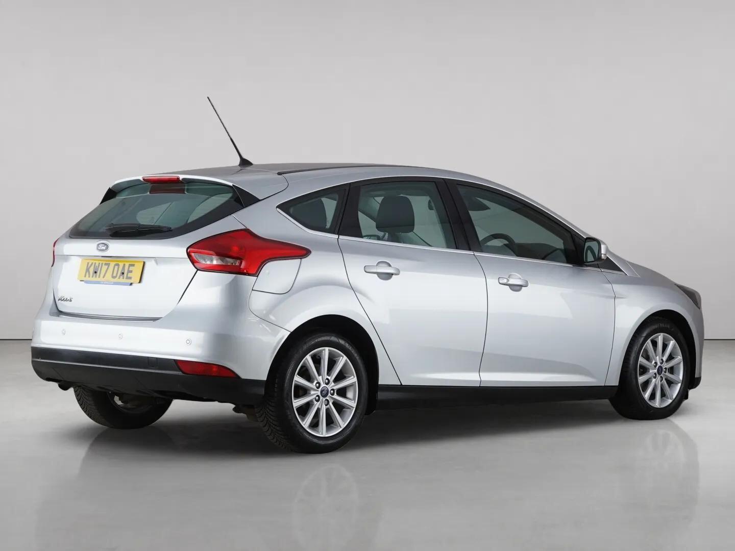 Ford Focus view 8