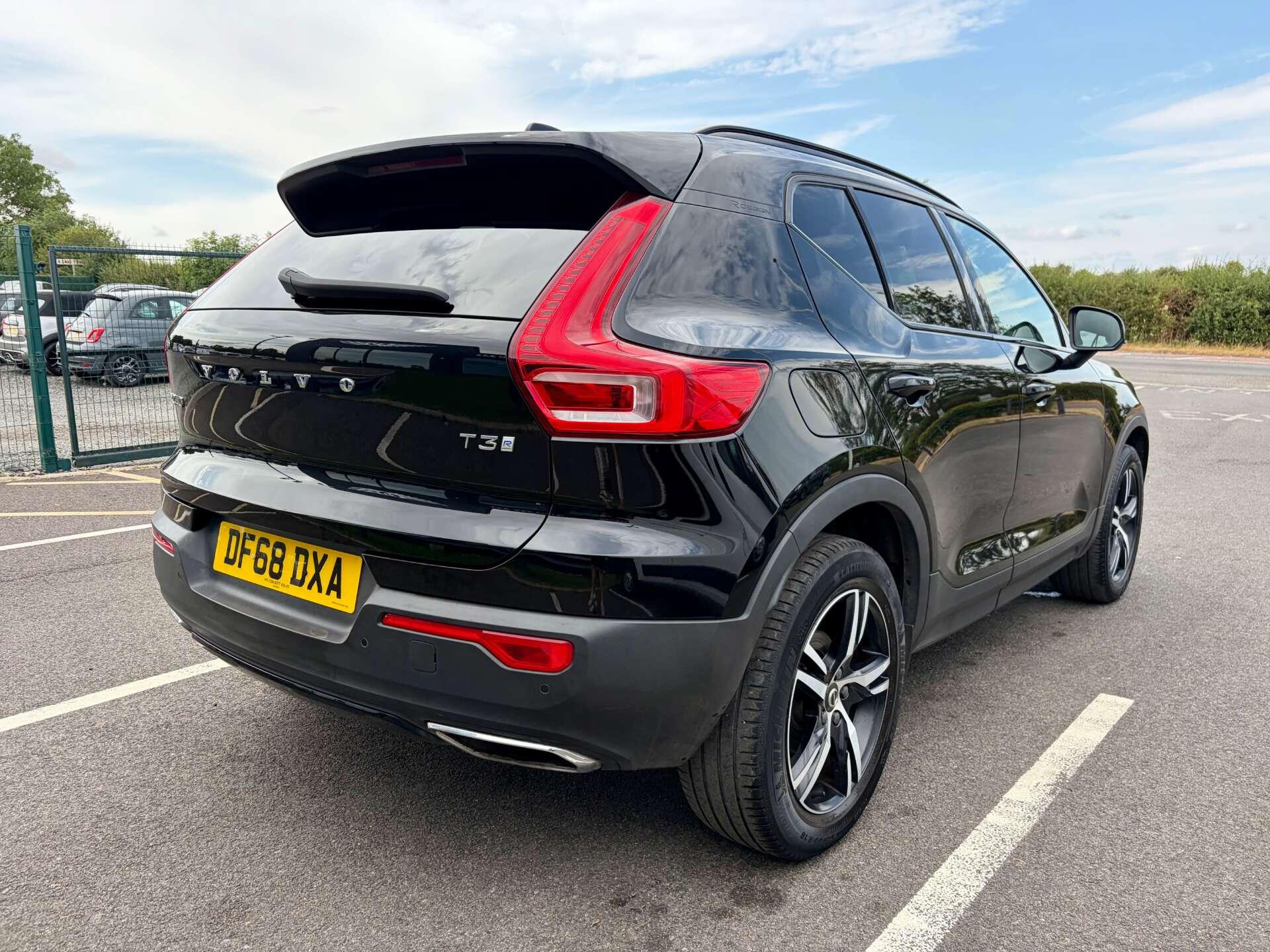Volvo XC40 view 8