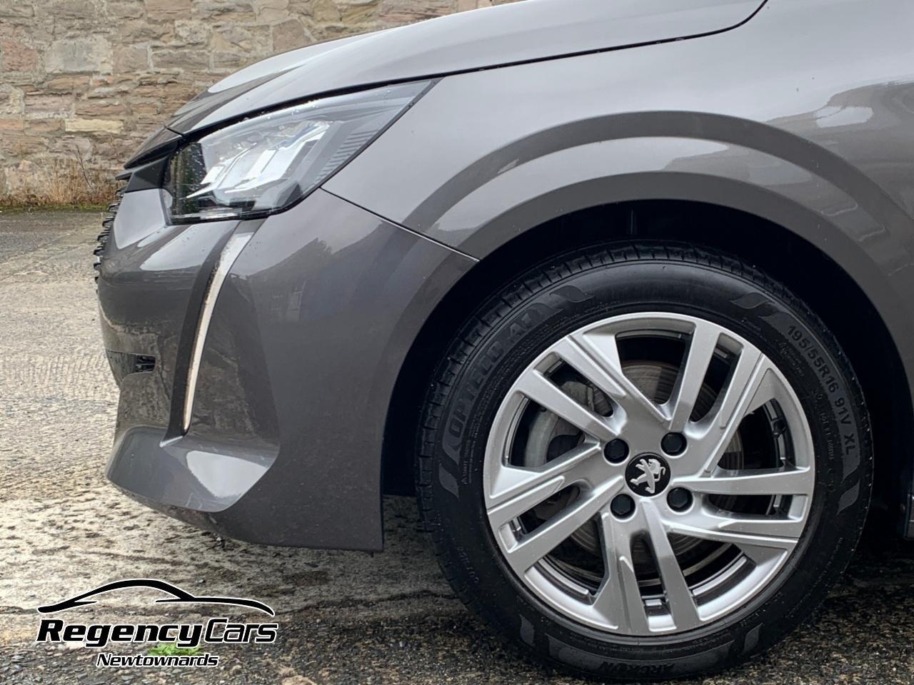 Peugeot 208 view 31
