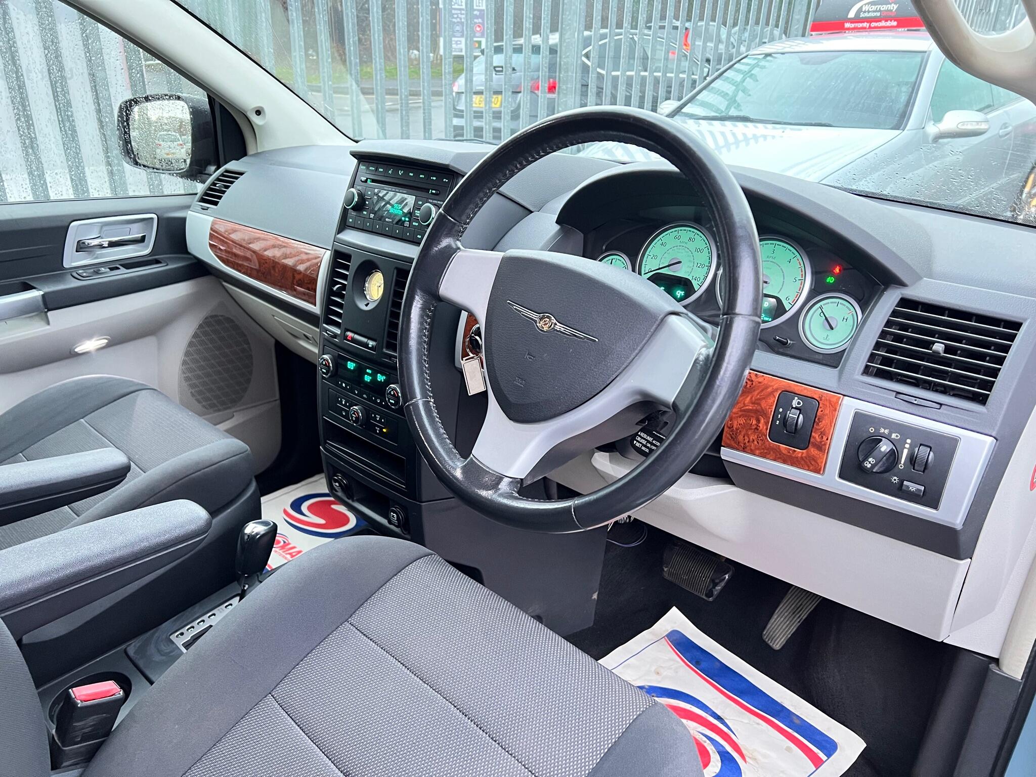 2008 Chrysler Grand Voyager image 2