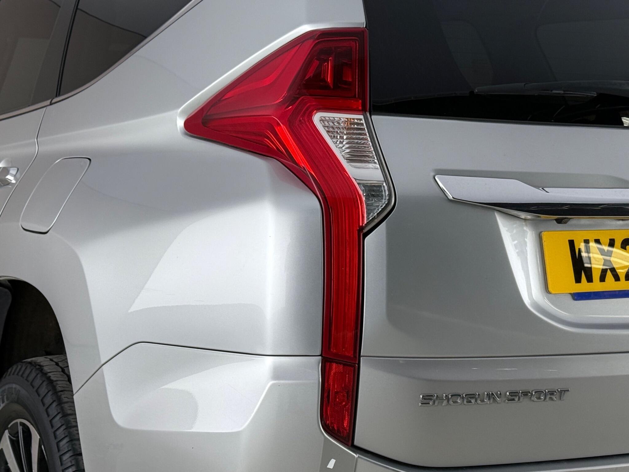 Mitsubishi Shogun Sport view 11