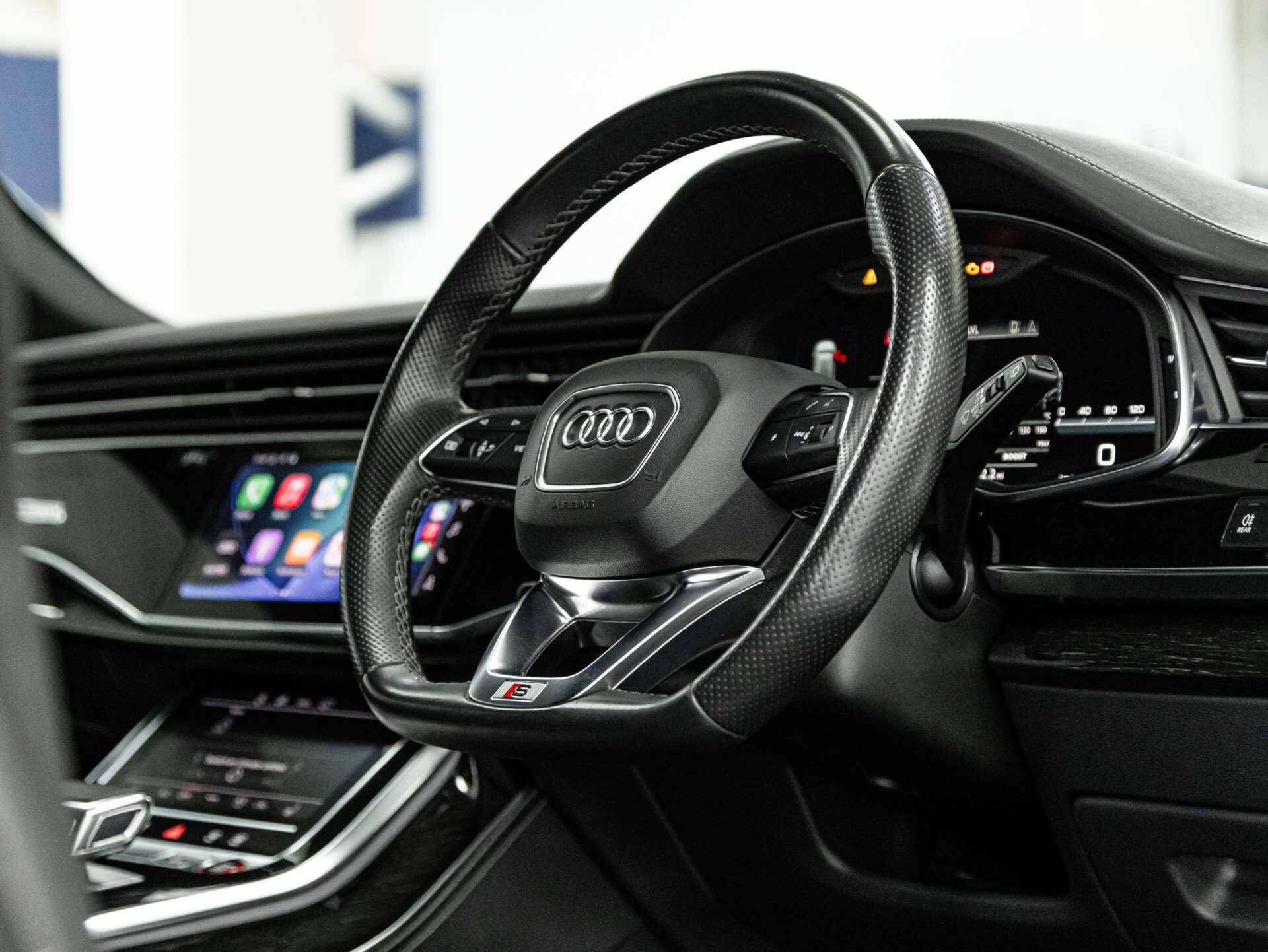 Audi SQ8 view 43
