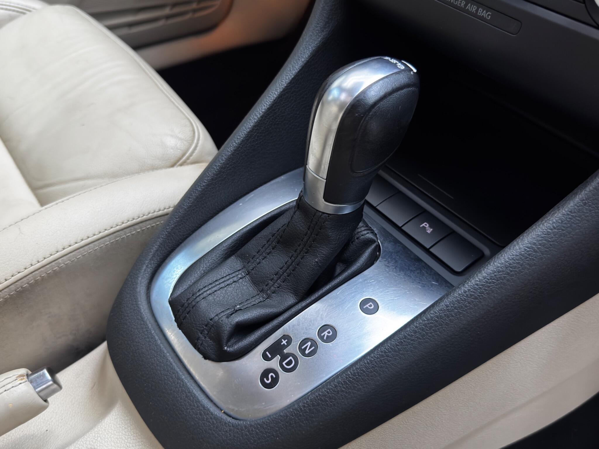 Volkswagen Golf view 8